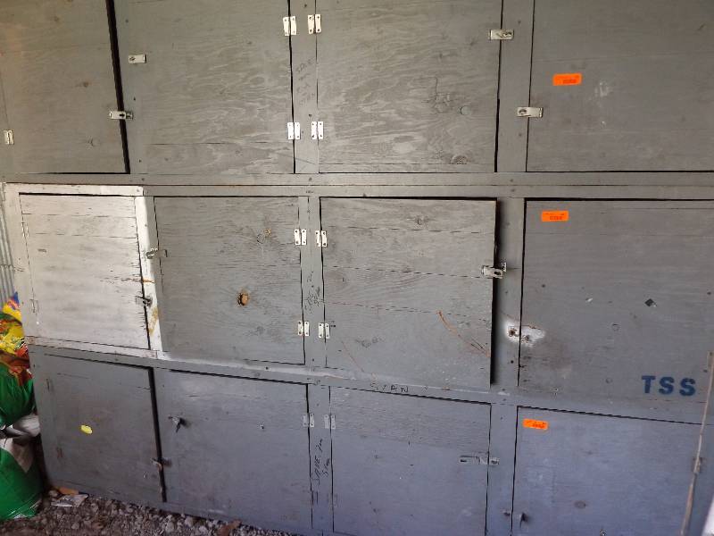 lot 135 image: Gray wood 4 door cabinet, middle on...