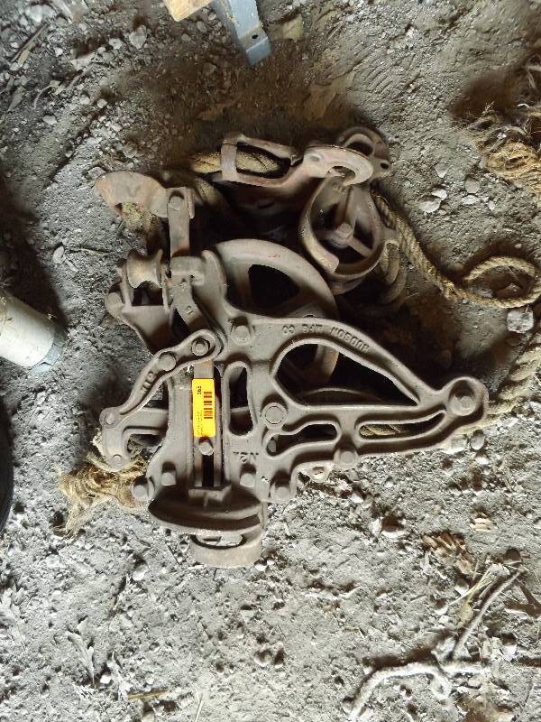 lot 165 image: Metal winch and pulley, used in bar...