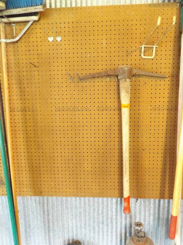 lot 170 image: Heavy metal pick ax...