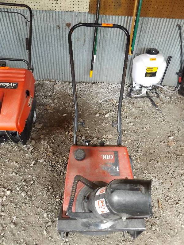 lot 173 image: Toro snow blower...