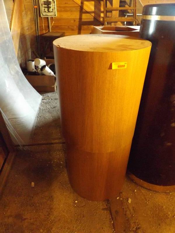 lot 256 image: Two podium displays...
