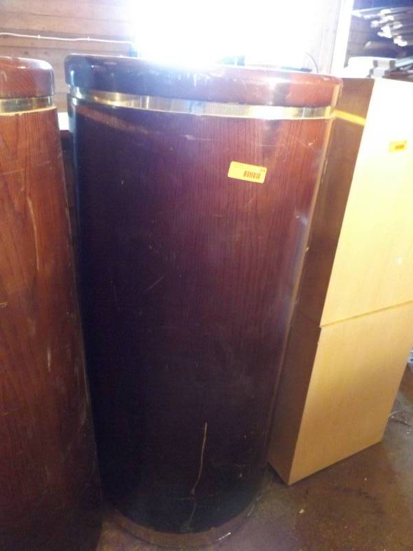 lot 259 image: Podium display 4...