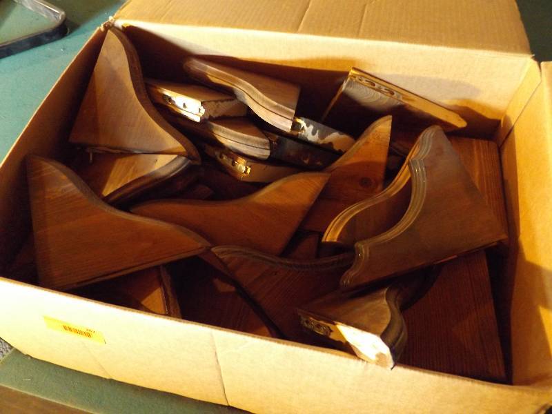 lot 267 image: Shelf brackets...