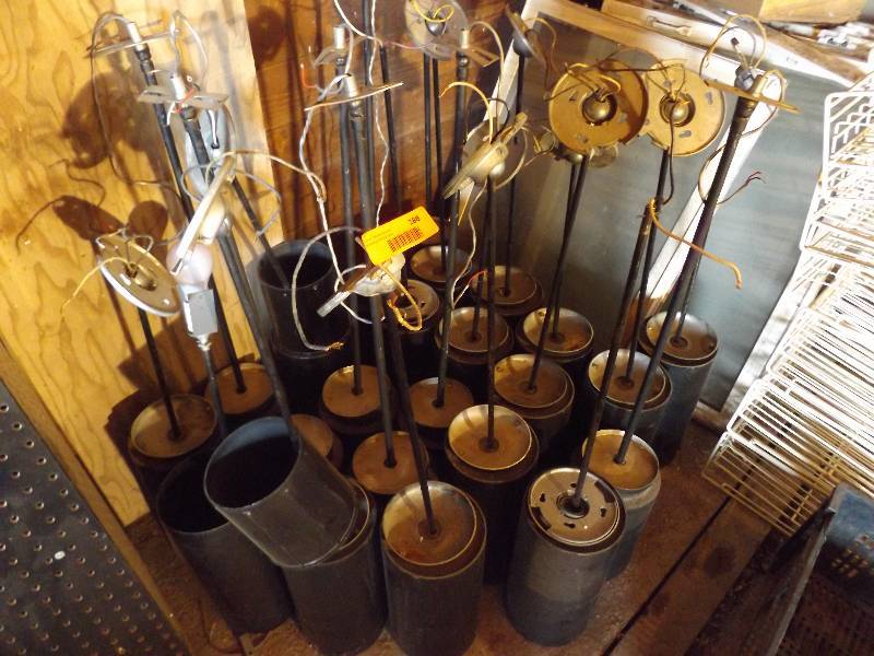 lot 288 image: Lights - approx 20 hanging lights...