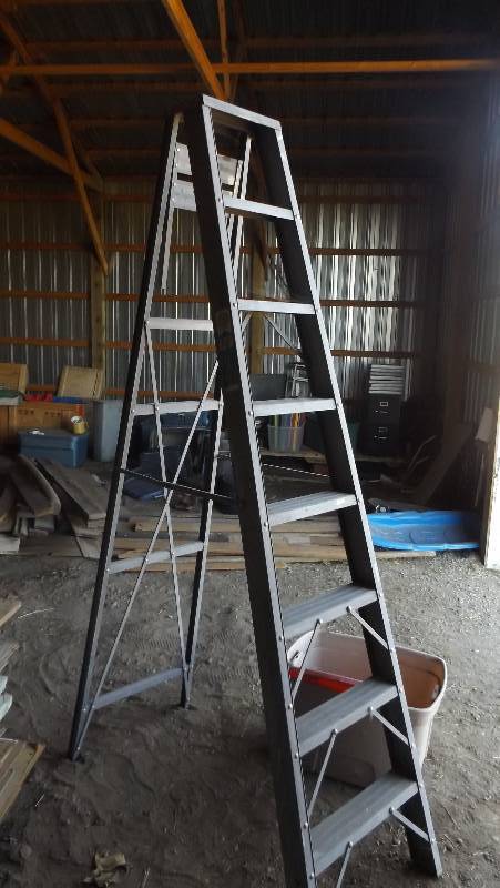 lot 229 image: Aluminum step ladder...