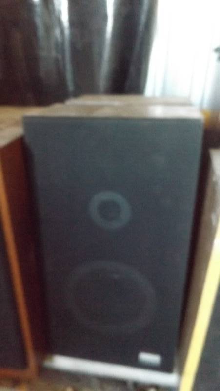 lot 235 image: Lloyds speaker...