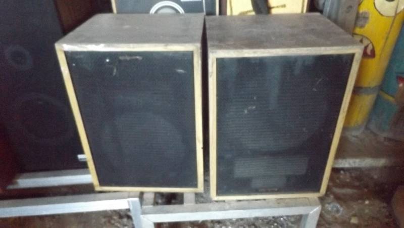 lot 237 image: Klipsch speakers...