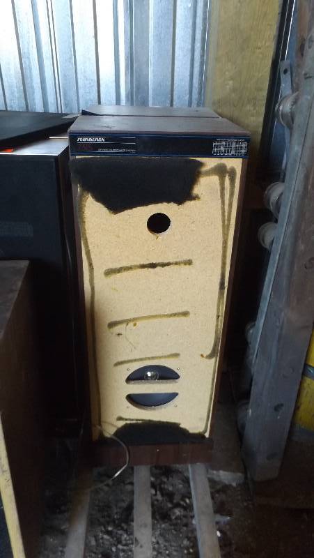 lot 239 image: Soundesign speaker...