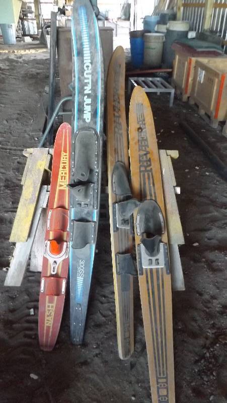 lot 352 image: Water skis...