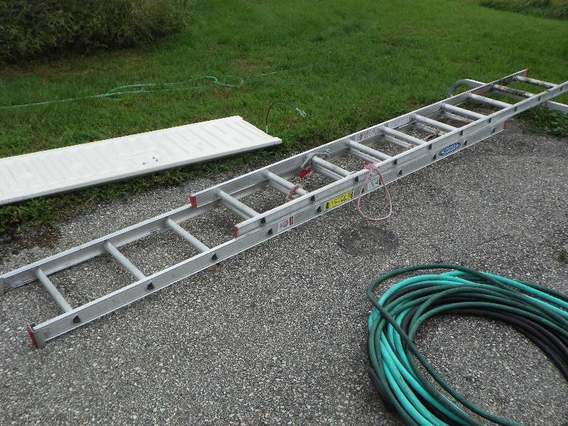 lot 14 image: Extension ladder...