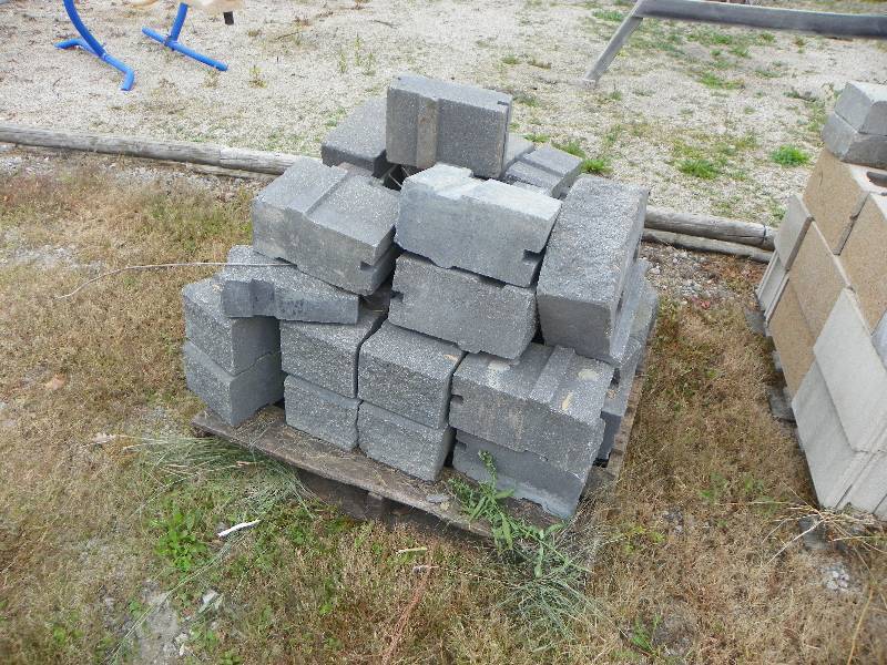 lot 205 image: Pallet of concrete bricks...