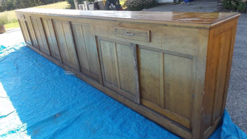 lot 1 image: Bar, 22 ft long...