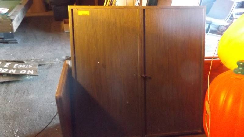lot 302 image: 4x4 White board, cork doors...