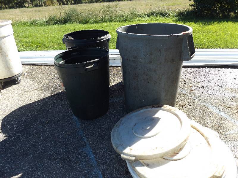 lot 336 image: Garbage cans...
