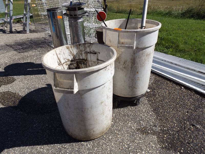 lot 334 image: Two large white garbage cans, one r...