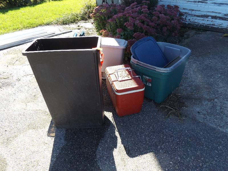 lot 335 image: Anheiser Busch cooler, saw, totes a...