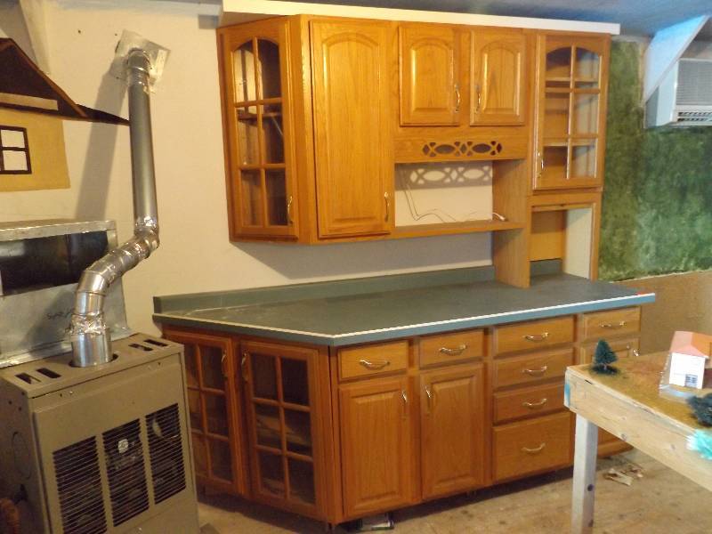 lot 316 image: Kitchen Cabinets