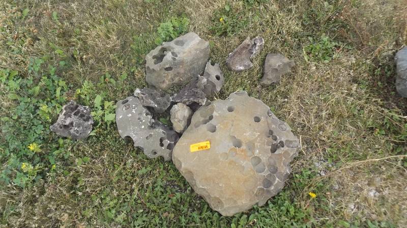 lot 373 image: Rocks...