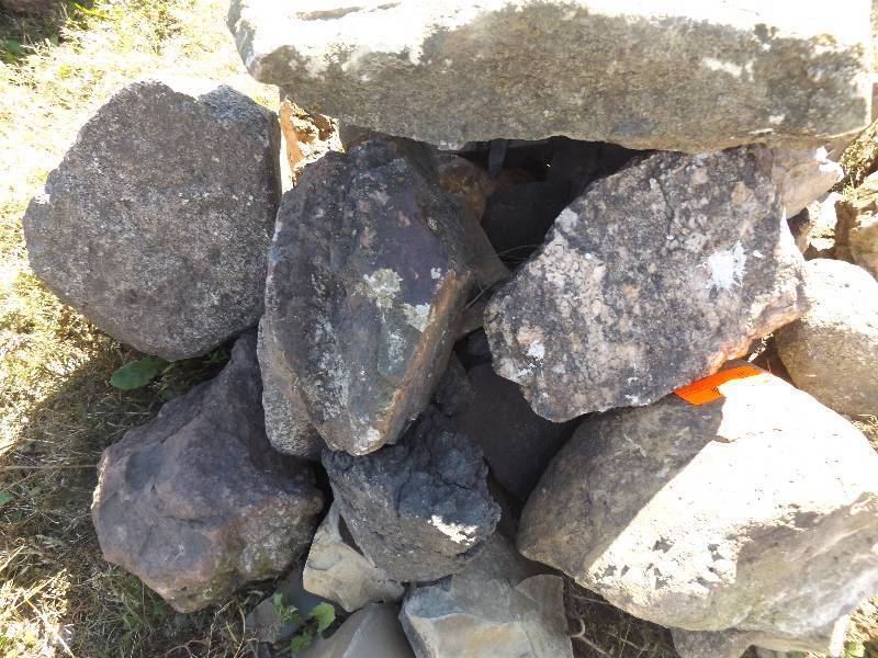 lot 375 image: Rocks...