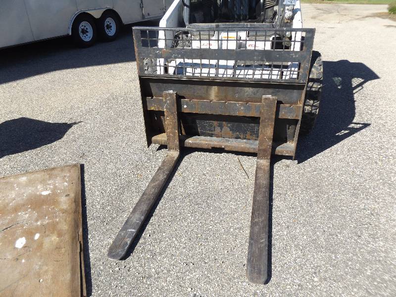 lot 3 image: Set of forks for Bobcat...