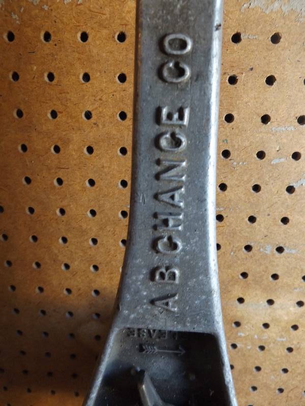 lot 82 image: Large chain with hook and come alon...