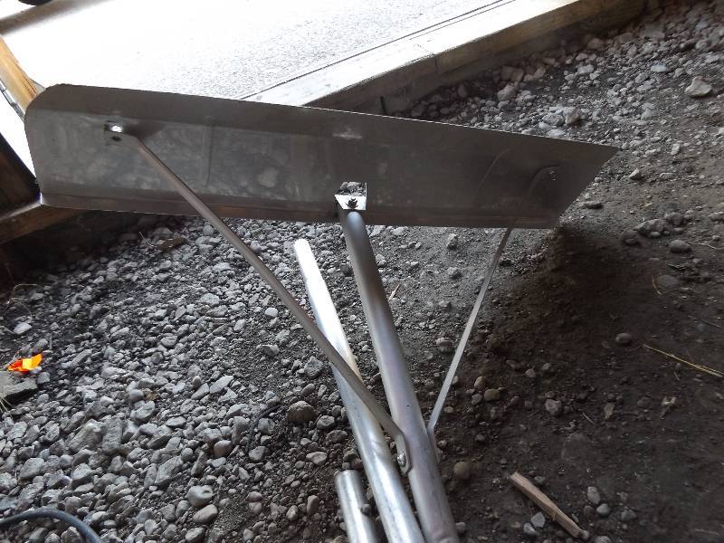 lot 187 image: Roof Snow rake...