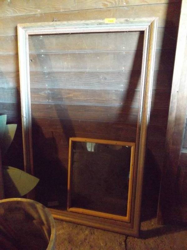lot 263 image: Large picture frame nicely antiqued...