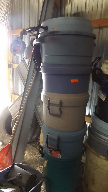 lot 430 image: Garbage cans...