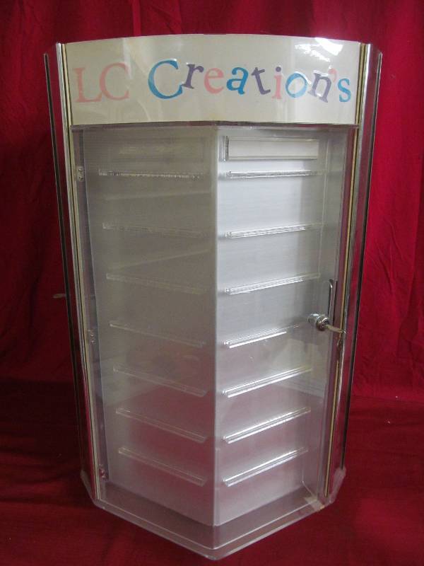lot 115 image: Display Case