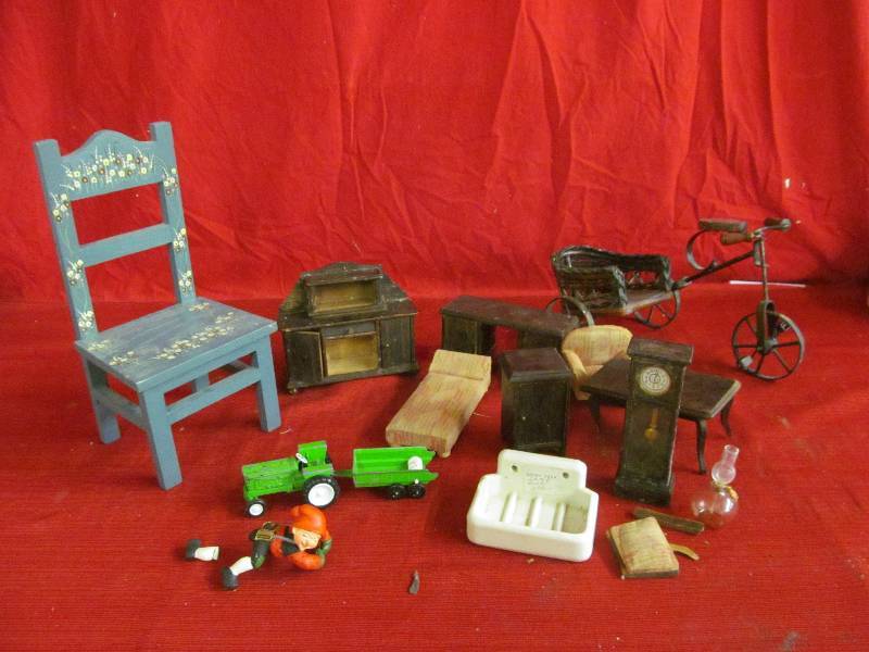 lot 125 image: Doll FurnitureTricycle Dcor