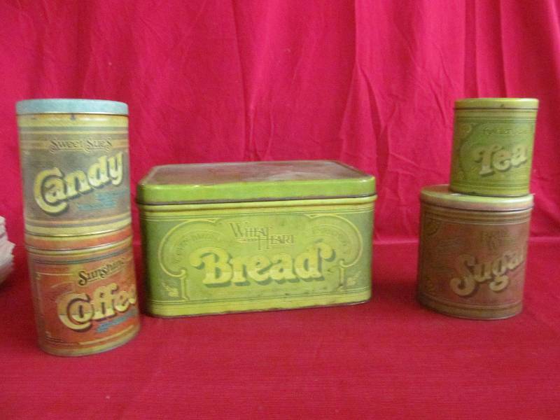 lot 130 image: Bread BoxCanister Set