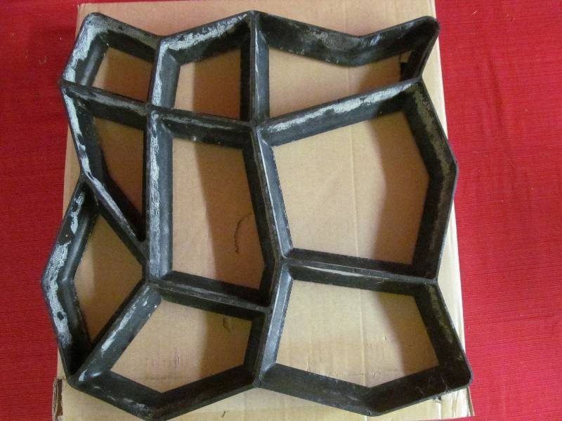 lot 147 image: Concrete Mold