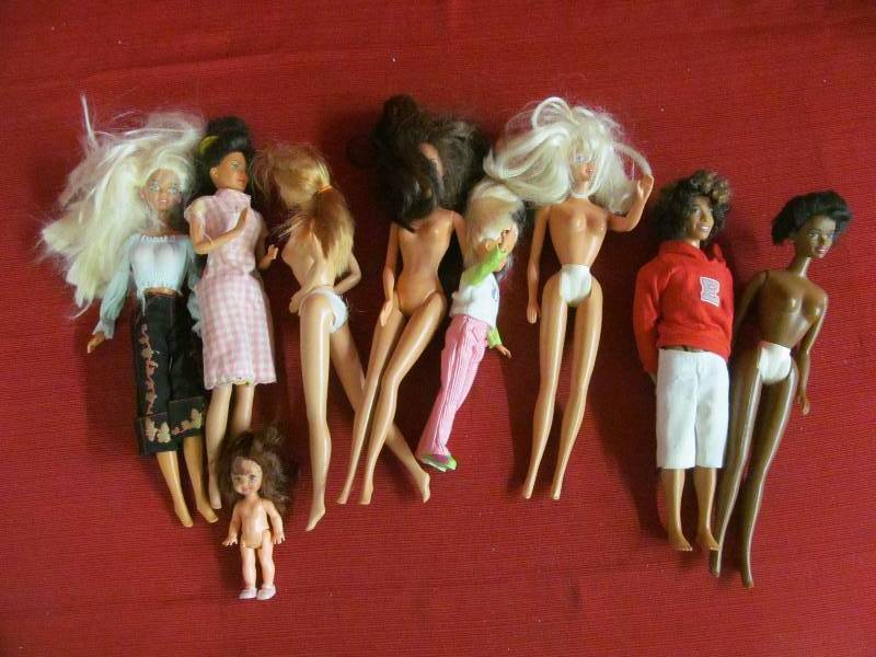 lot 156 image: Barbie Dolls