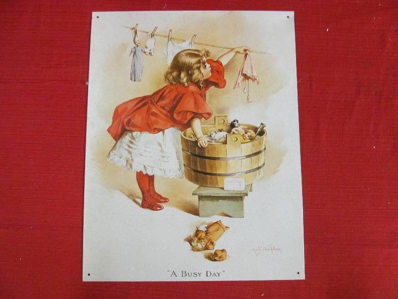 lot 163 image: Metal Dcor