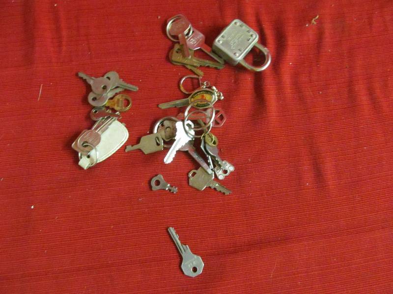 lot 178 image: KeysPadlock