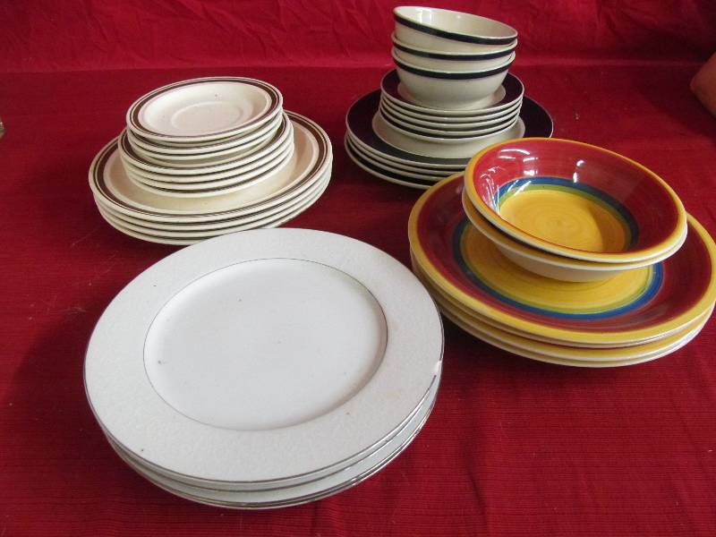 lot 188 image: PlatesBowls