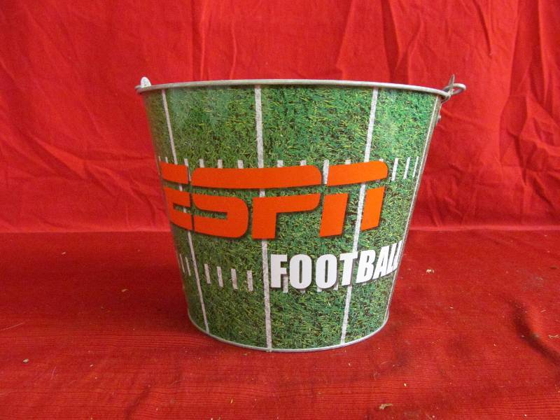 lot 190 image: Miller Lite Bucket