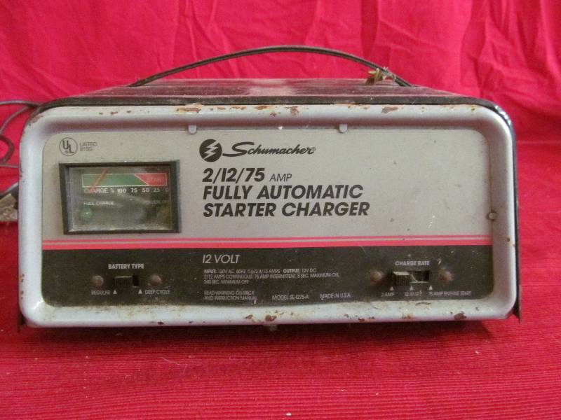 lot 191 image: Battery Charger