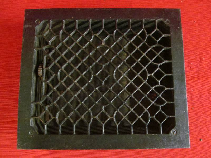 lot 219 image: Vintage Cast Iron Grate
