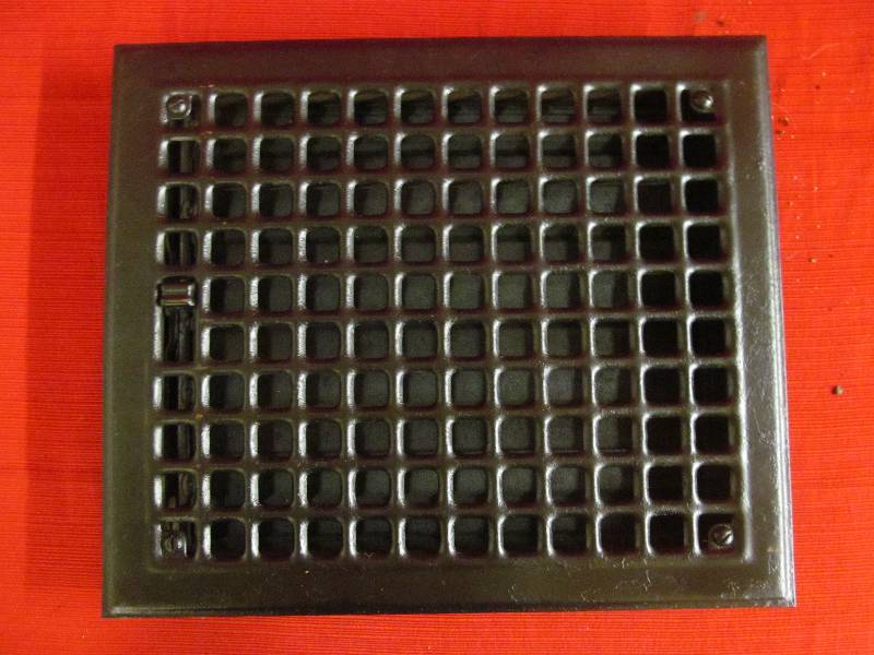 lot 221 image: Vintage Floor Grate