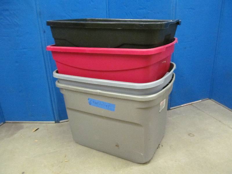 lot 233 image: Storage Totes