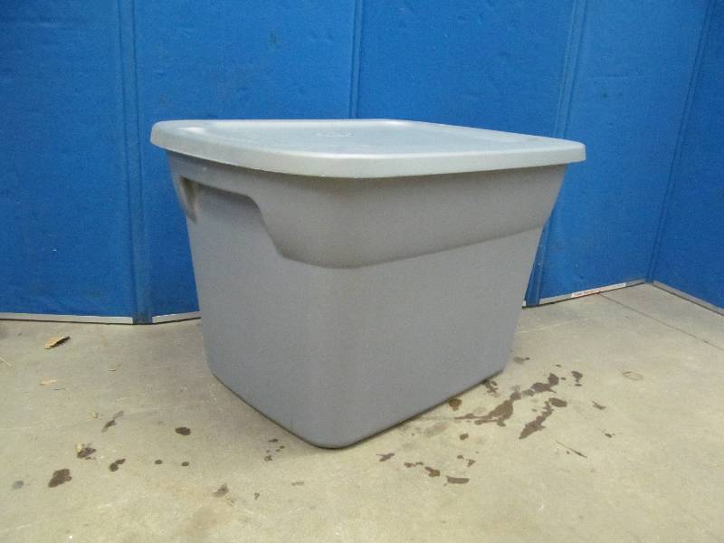 lot 250 image: Storage Tote