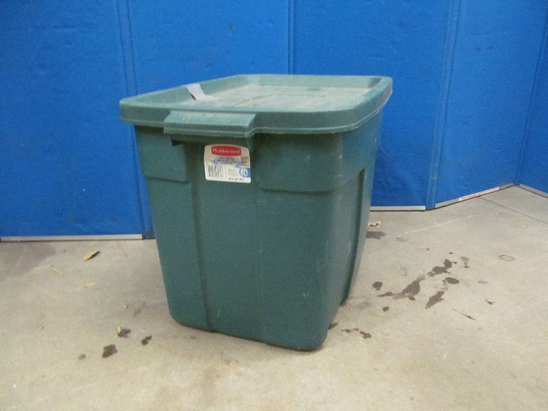 lot 252 image: Storage Tote