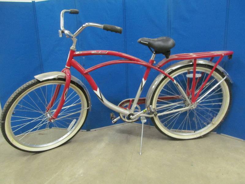 lot 9 image: Schwinn Bike