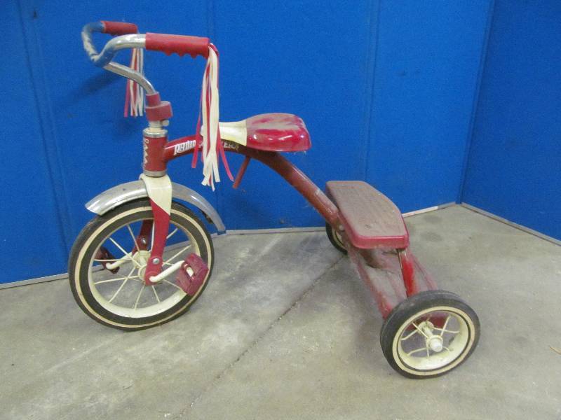 lot 12 image: Tricycle