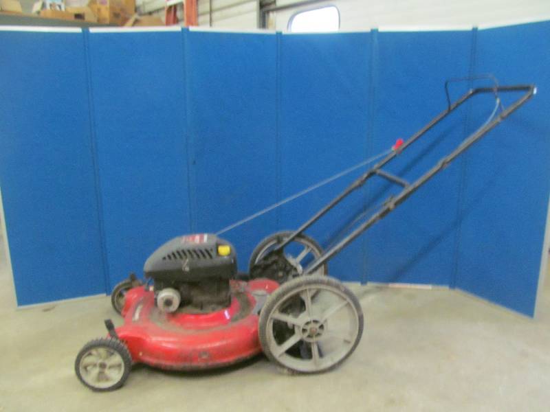 lot 15 image: Yard Machine Lawn Mower