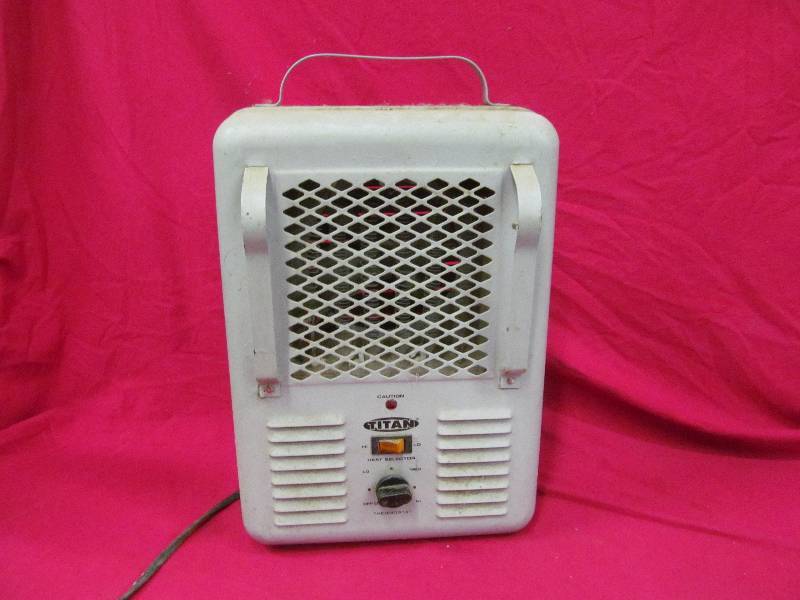 lot 16 image: Titan Heater
