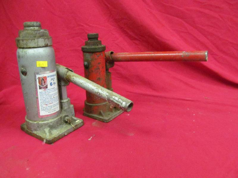 lot 19 image: Hydraulic Jacks