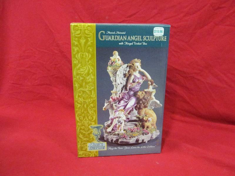 lot 32 image: Guardian Angel Figurine
