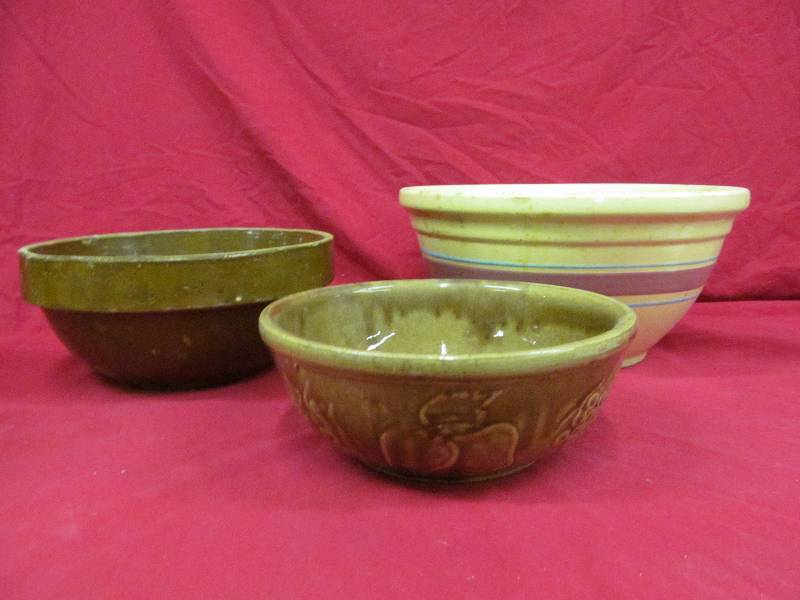 lot 38 image: Stoneware Bowls